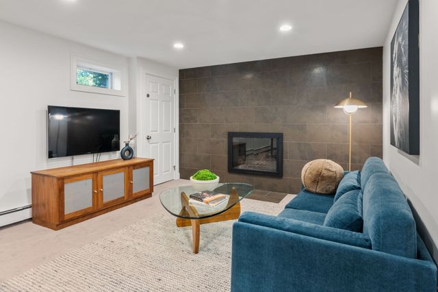 15 Wedgwood Rd, Wellesley, MA 02481
