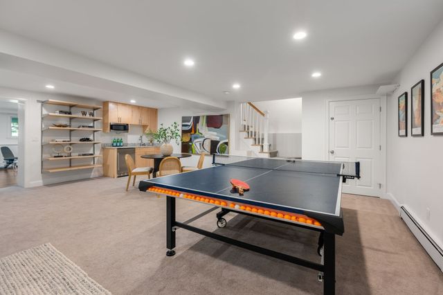 15 Wedgwood Rd, Wellesley, MA 02481