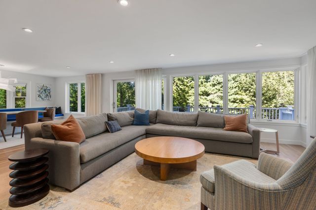 15 Wedgwood Rd, Wellesley, MA 02481