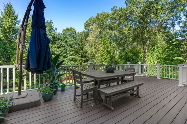 15 Wedgwood Rd, Wellesley, MA 02481