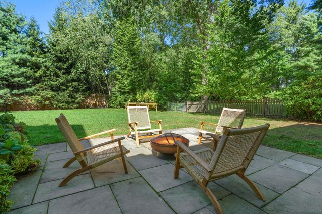 15 Wedgwood Rd, Wellesley, MA 02481