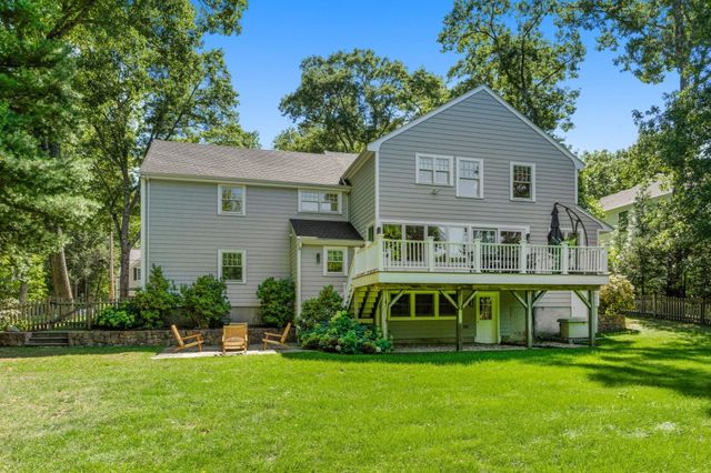 15 Wedgwood Rd, Wellesley, MA 02481