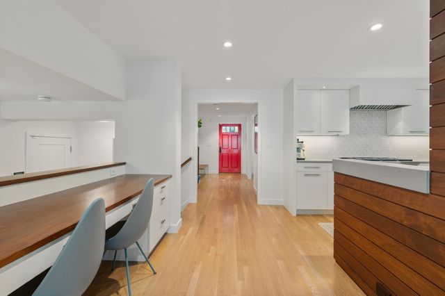 15 Wedgwood Rd, Wellesley, MA 02481