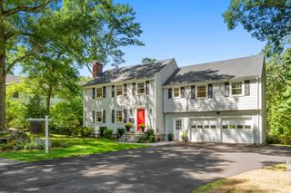 15 Wedgwood Rd, Wellesley, MA 02481