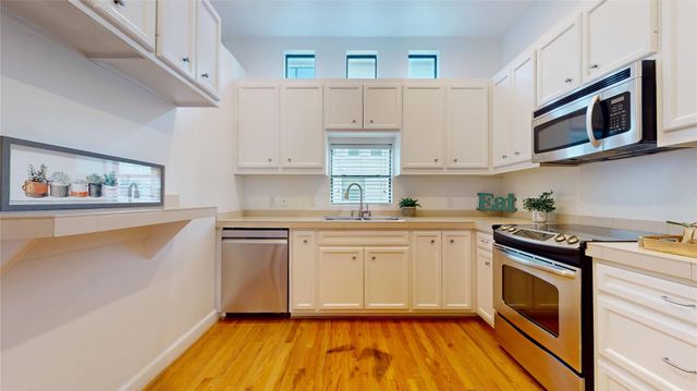 8715 Meadowcroft Drive 902, Houston, TX 77063