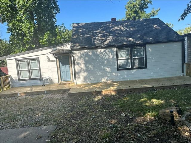 8510 Grandview Lane, Overland Park, KS 66212