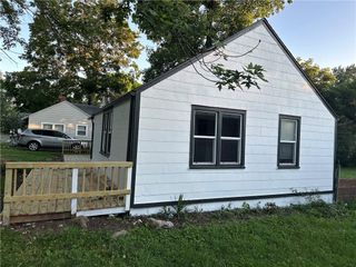 8510 Grandview Lane, Overland Park, KS 66212