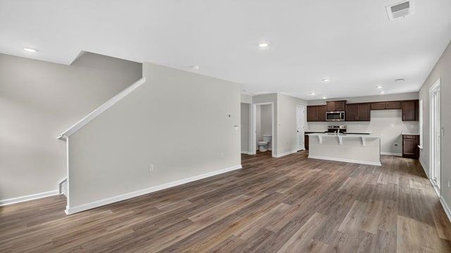 567 Valencia Circle, Wellford, SC 29385