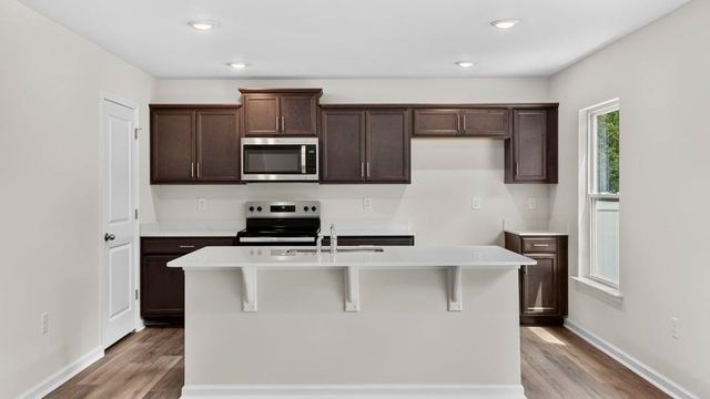 567 Valencia Circle, Wellford, SC 29385