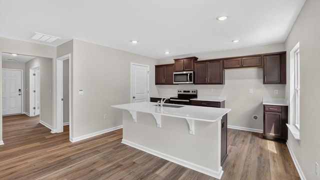567 Valencia Circle, Wellford, SC 29385
