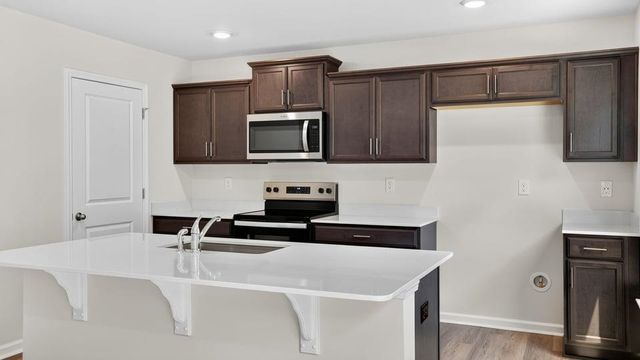567 Valencia Circle, Wellford, SC 29385
