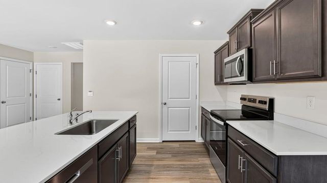 567 Valencia Circle, Wellford, SC 29385