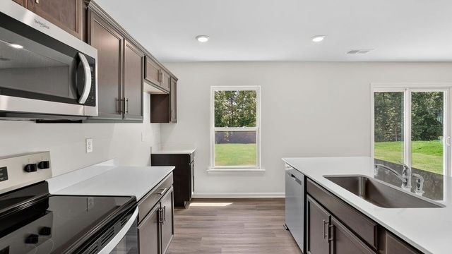 567 Valencia Circle, Wellford, SC 29385