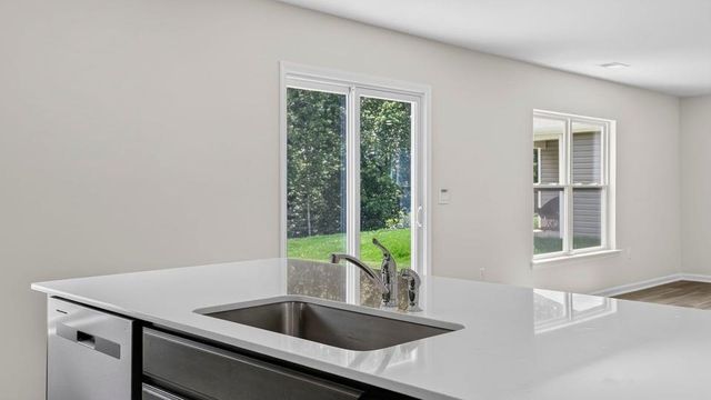 567 Valencia Circle, Wellford, SC 29385