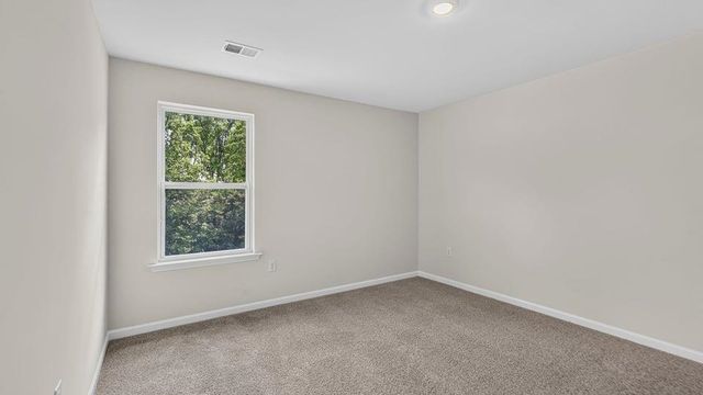 567 Valencia Circle, Wellford, SC 29385