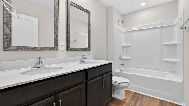 567 Valencia Circle, Wellford, SC 29385