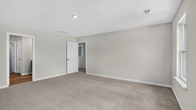 567 Valencia Circle, Wellford, SC 29385