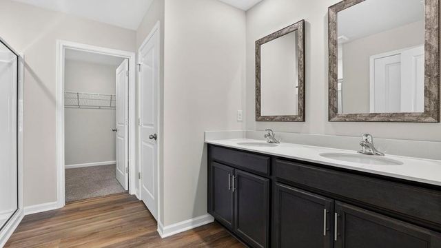 567 Valencia Circle, Wellford, SC 29385