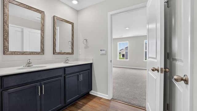 567 Valencia Circle, Wellford, SC 29385