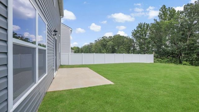 567 Valencia Circle, Wellford, SC 29385