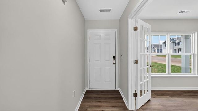 567 Valencia Circle, Wellford, SC 29385