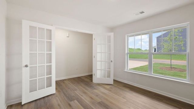 567 Valencia Circle, Wellford, SC 29385