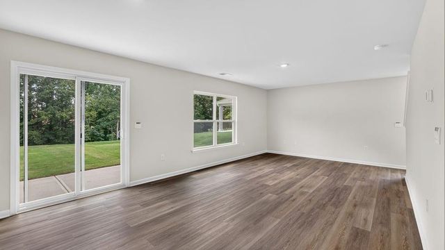 567 Valencia Circle, Wellford, SC 29385