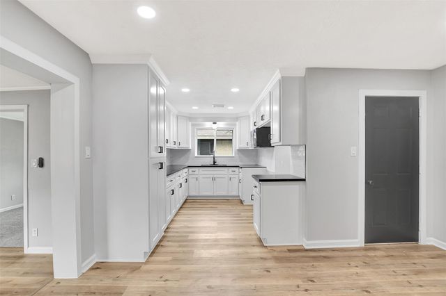 704 Teabury Avenue, Pasadena, TX 77503