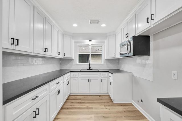 704 Teabury Avenue, Pasadena, TX 77503