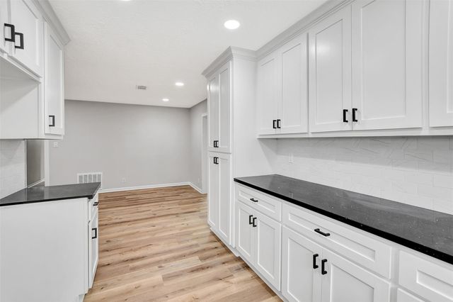 704 Teabury Avenue, Pasadena, TX 77503