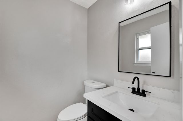 704 Teabury Avenue, Pasadena, TX 77503