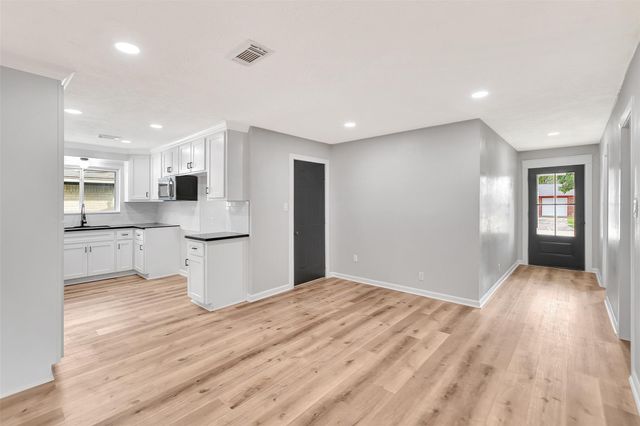 704 Teabury Avenue, Pasadena, TX 77503