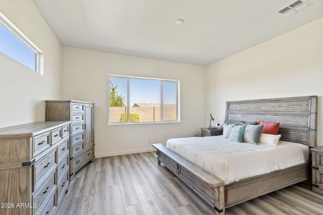 1110 E MONTE Way, Phoenix, AZ 85042