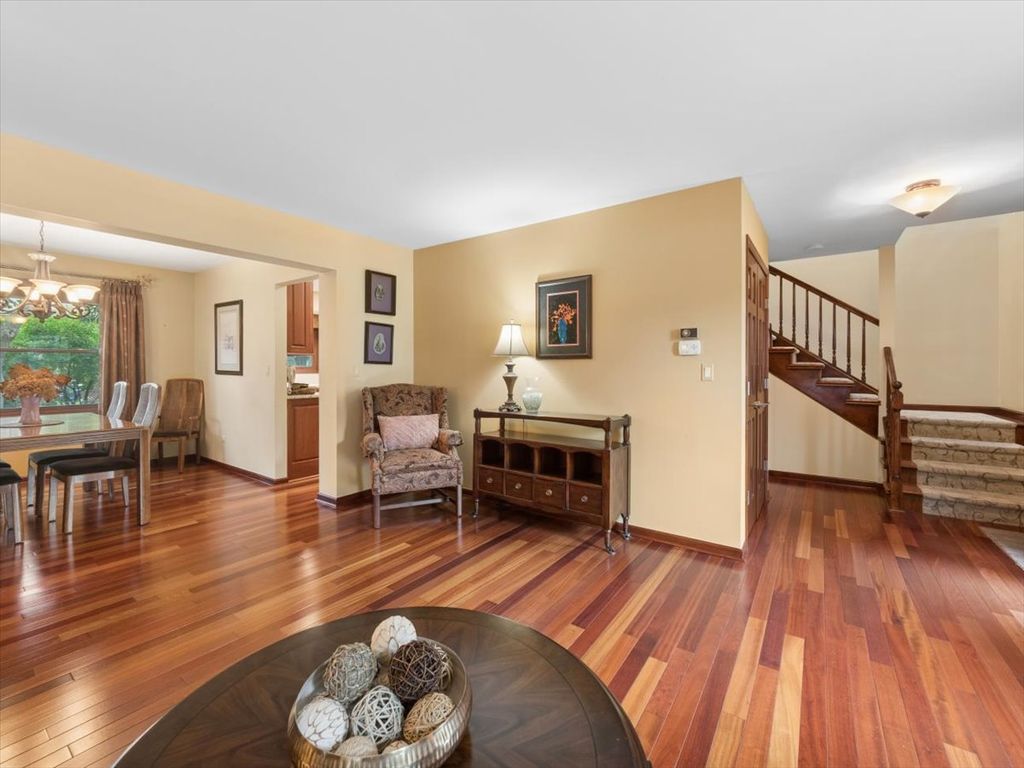 2571 N Douglas Avenue, Arlington Heights, IL 60004 — photo 2