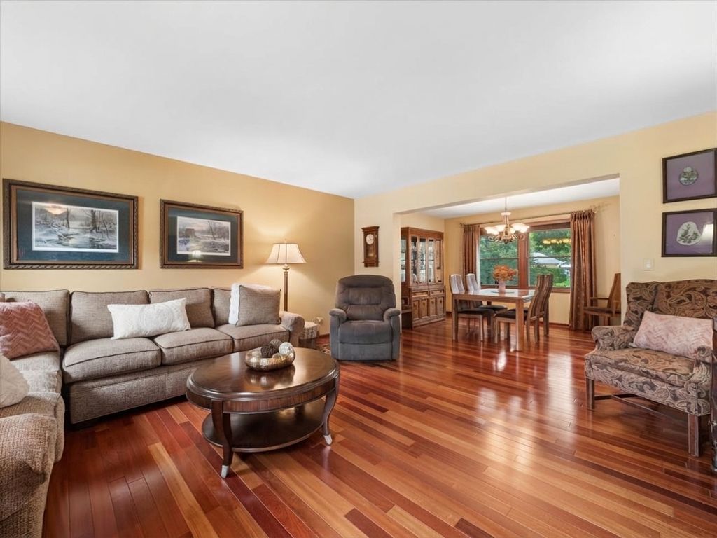 2571 N Douglas Avenue, Arlington Heights, IL 60004 — photo 4