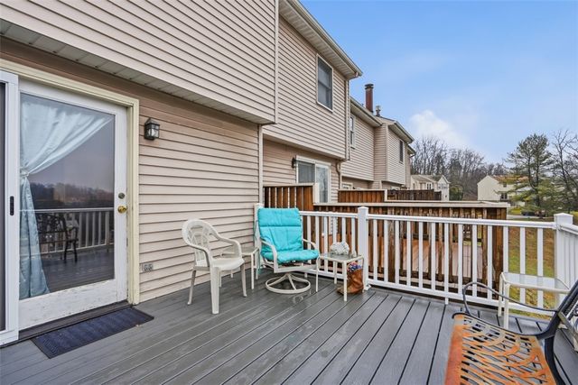 313 Hamlet Ct, Baldwin Boro, PA 15227