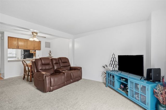 313 Hamlet Ct, Baldwin Boro, PA 15227