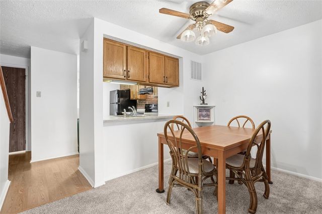 313 Hamlet Ct, Baldwin Boro, PA 15227