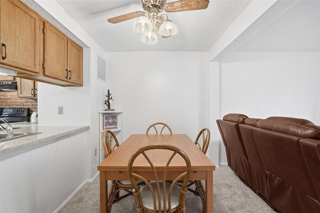 313 Hamlet Ct, Baldwin Boro, PA 15227