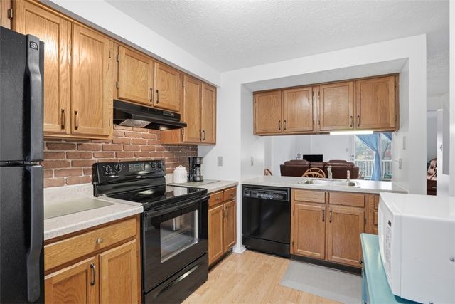 313 Hamlet Ct, Baldwin Boro, PA 15227