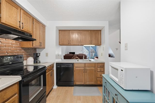 313 Hamlet Ct, Baldwin Boro, PA 15227