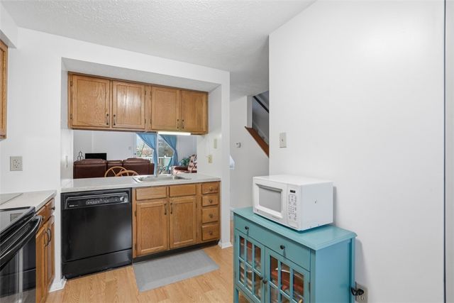 313 Hamlet Ct, Baldwin Boro, PA 15227