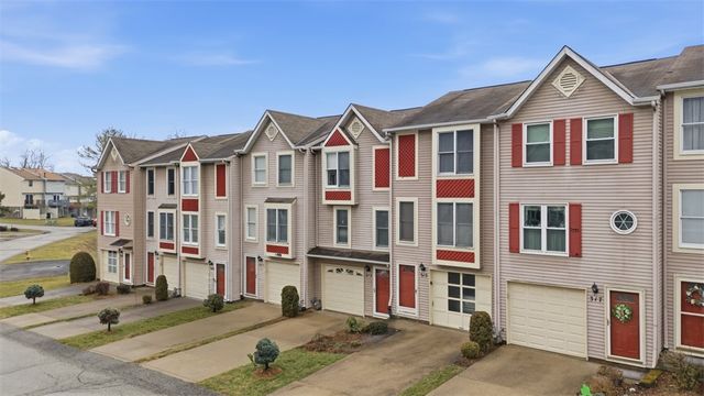 313 Hamlet Ct, Baldwin Boro, PA 15227