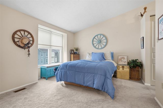 313 Hamlet Ct, Baldwin Boro, PA 15227