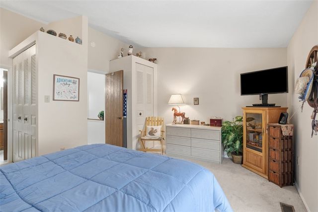 313 Hamlet Ct, Baldwin Boro, PA 15227