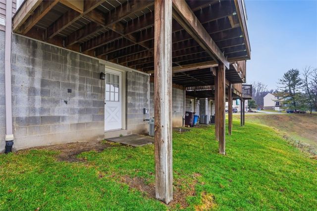 313 Hamlet Ct, Baldwin Boro, PA 15227