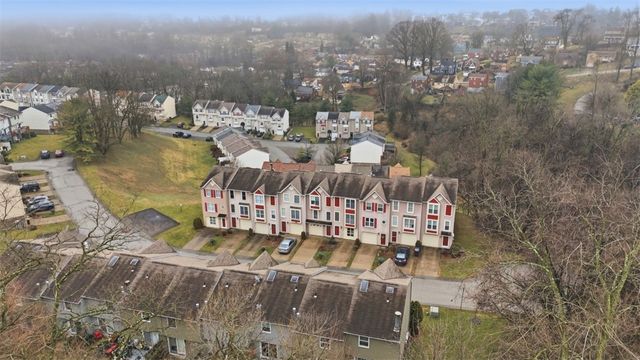 313 Hamlet Ct, Baldwin Boro, PA 15227