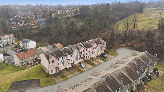 313 Hamlet Ct, Baldwin Boro, PA 15227