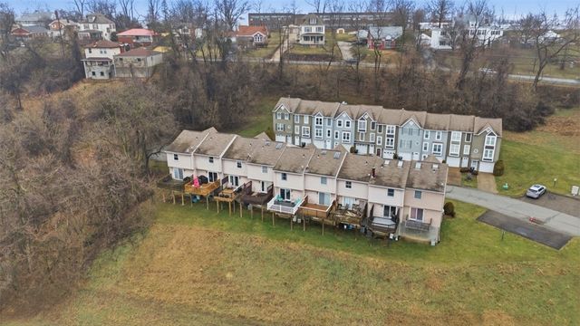 313 Hamlet Ct, Baldwin Boro, PA 15227