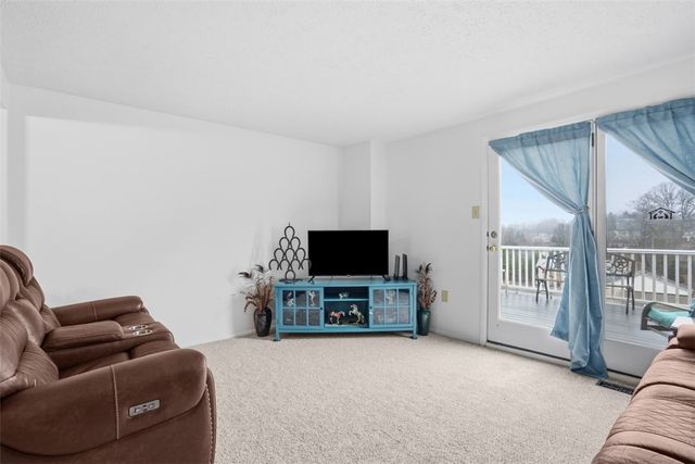 313 Hamlet Ct, Baldwin Boro, PA 15227